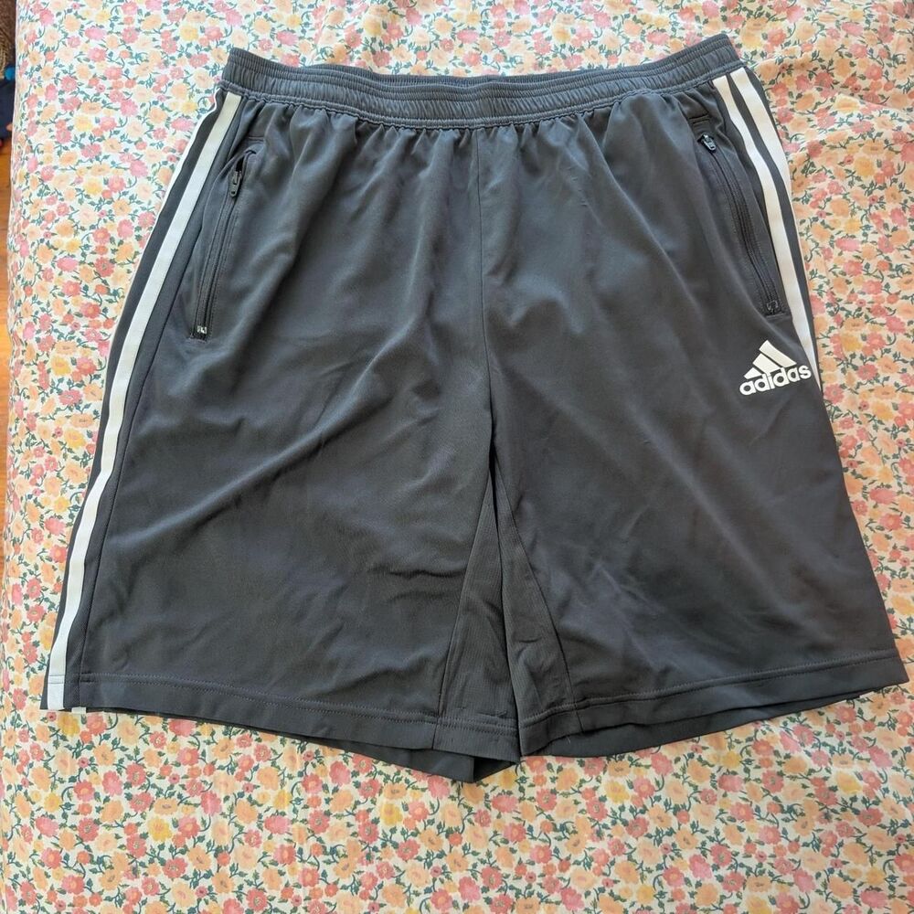 Adidas Men's Grey and White Shorts